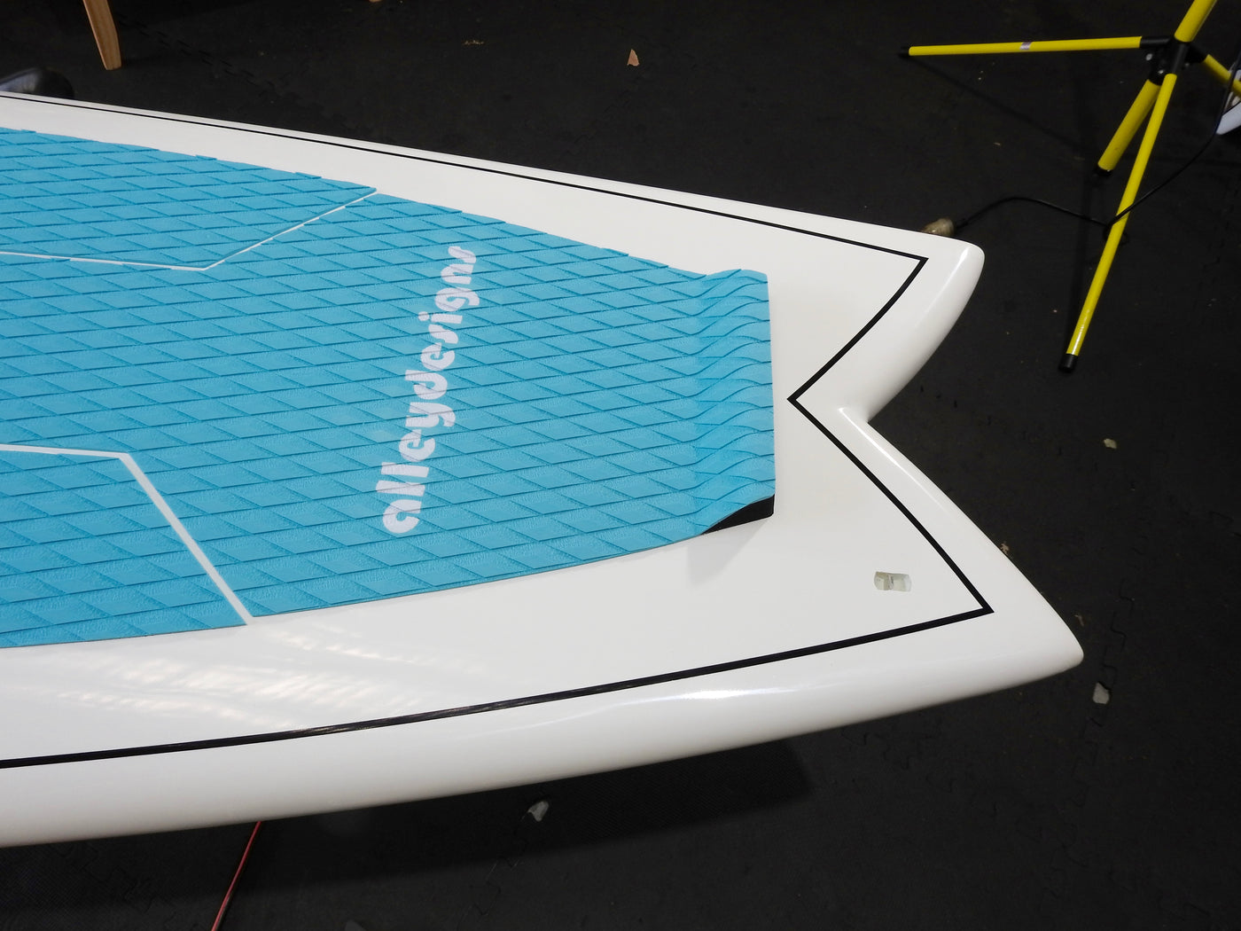 8’10” x 32” Galaxy Bounce All White With Teal Deck Pad Surf SUP - Alleydesigns  Pty Ltd                                             ABN: 44165571264