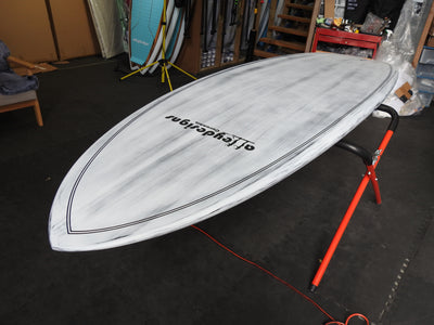 10' x 32"  Full Carbon White Performance Surf Alleydesigns SUP 10KG - Alleydesigns  Pty Ltd                                             ABN: 44165571264